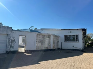 6 Bedroom House