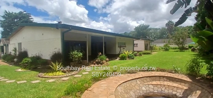 Alex Park commercial property to let