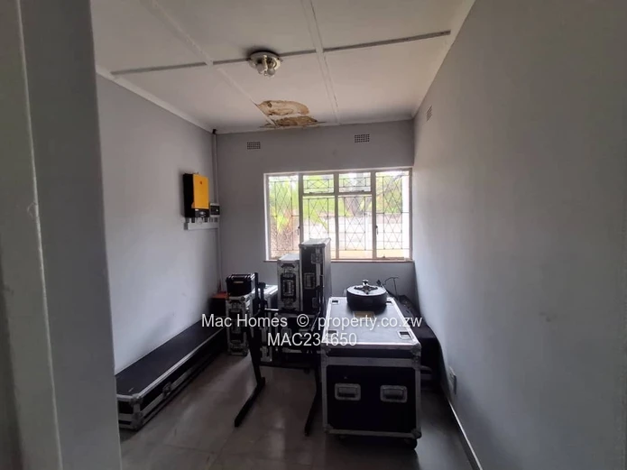 Avondale West House- Neat and Solid