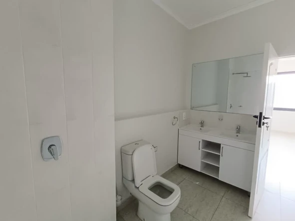 2 Bedroom Flat & Apartment