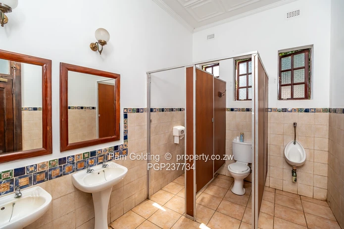 The Perfect Business Location: Close to the City & Major Hospital.