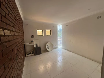 2 Bedroom Flat & Apartment