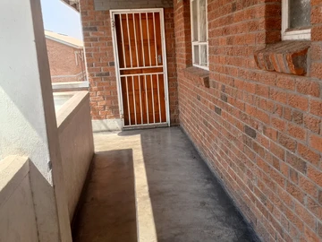 2 Bedroom Flat & Apartment