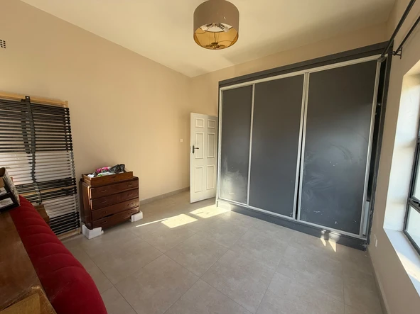 3 Bedroom Flat & Apartment
