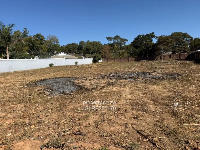 Prime 3700m2 Glen Lorne Stand - Subdivision Potential, Tarred Road