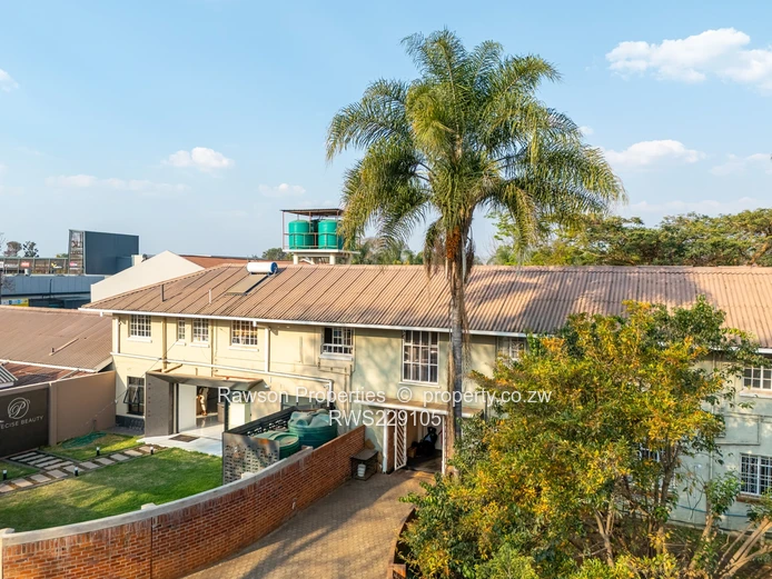 A stunning 3-bedroom apartment in a sought-after neighborhood 