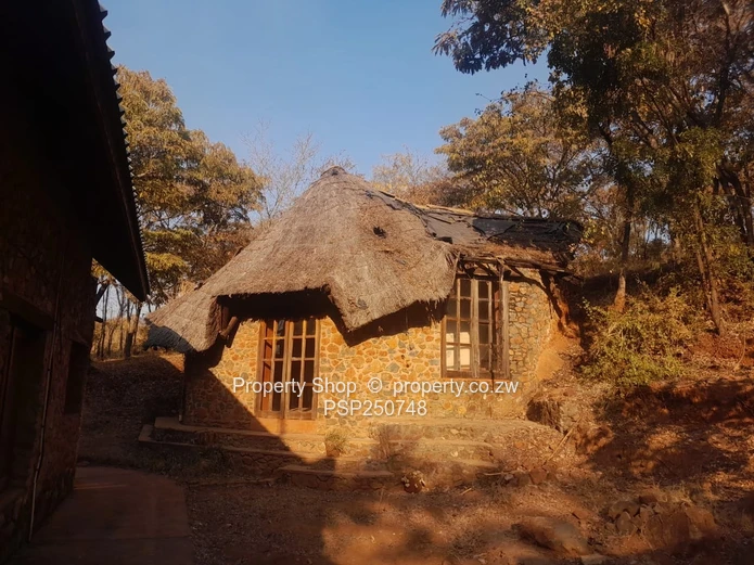 Rustic Double Storey with Panaromic Views - Mazowe
