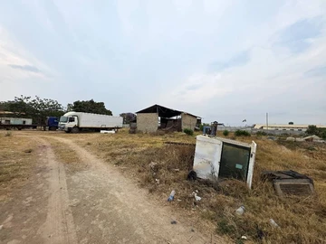 Commercial & Industrial Land