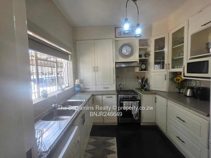 Fully Furnished Garden Flat In Avondale