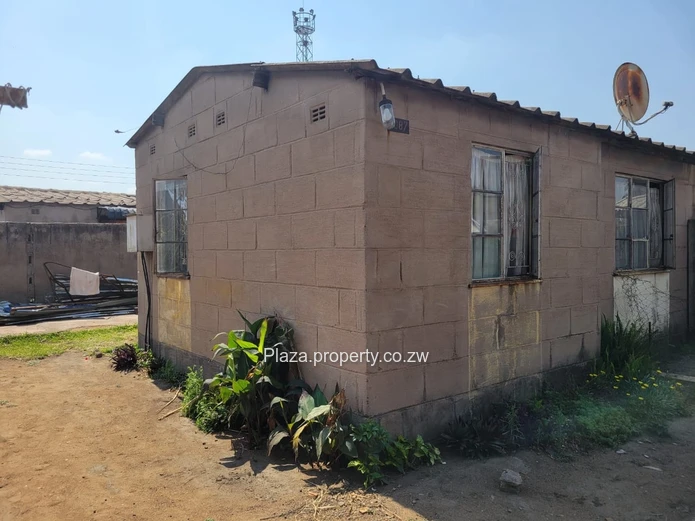 Core house in Glen Norah A