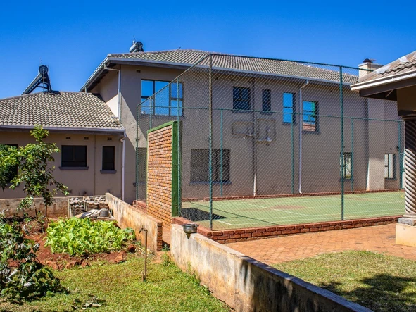 6 Bedroom House