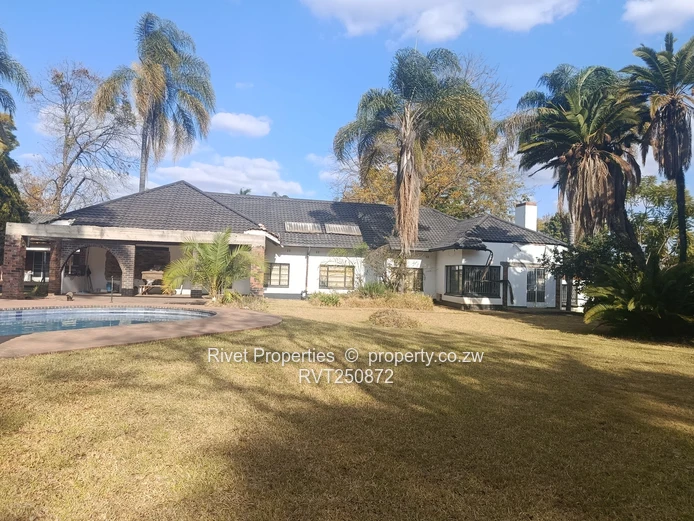 Spacious Highlands 5-Bed Home UNDER RENOVATION EXCELLENT LOCATION FOR ANYTHING (Sole Mandate)