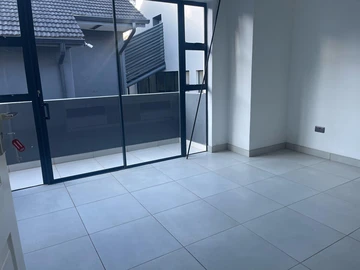 4 Bedroom Flat & Apartment