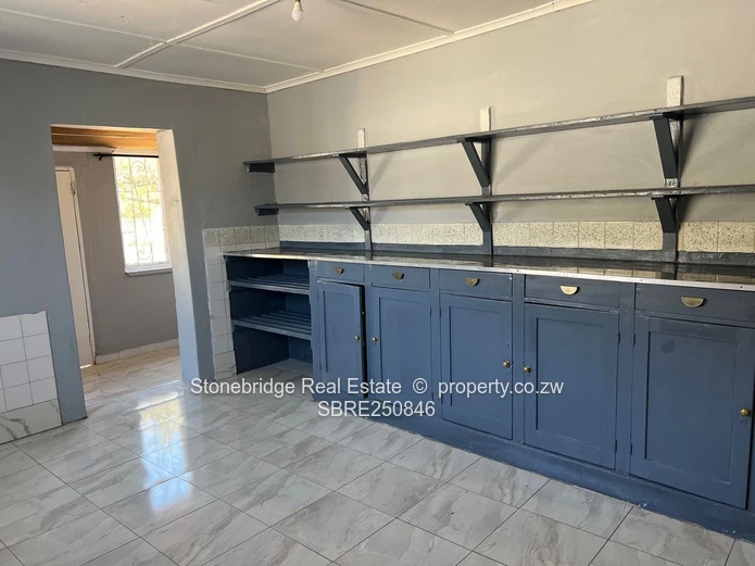 5 Bedroomed House in Hillside For Rent