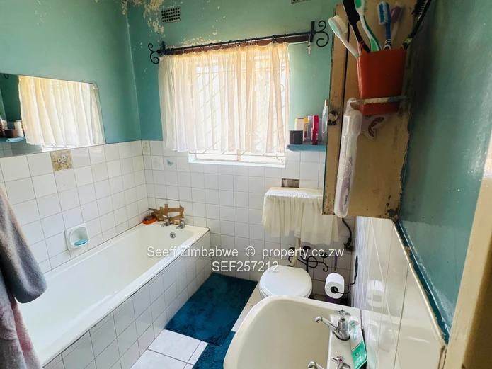 Solid 3-Bedroom Home on 5,423 sqm in Chadcombe (Sole Mandate)