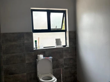 2 Bedroom Flat & Apartment
