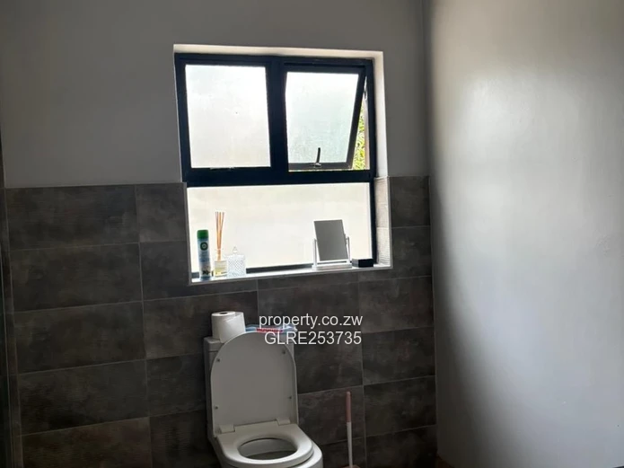 Stylish 2-Bed Flat in Westgate with Borehole & Patio