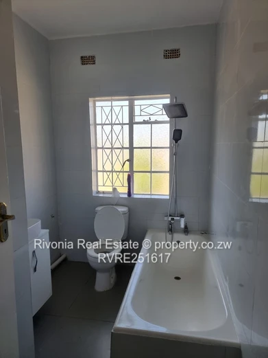 Marlborough 3-Bed Bungalow on 3600m² – Pool & Borehole