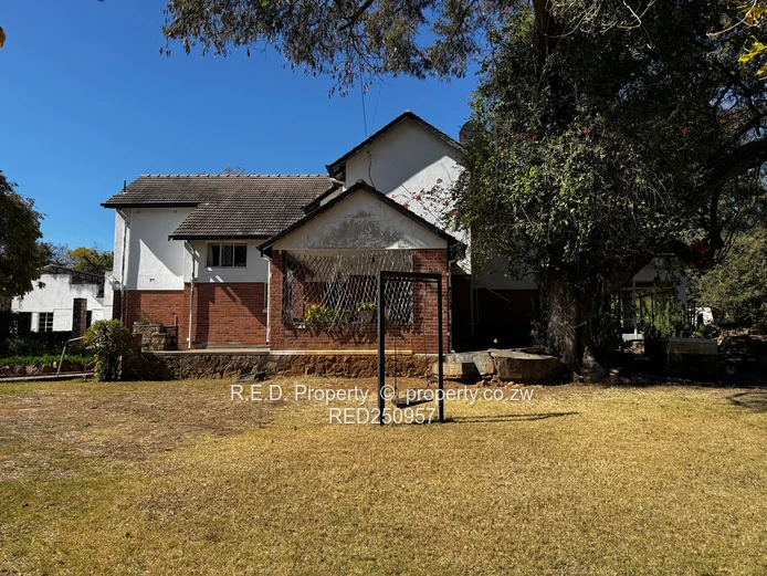 Double-Storey Family Living in Hillside!