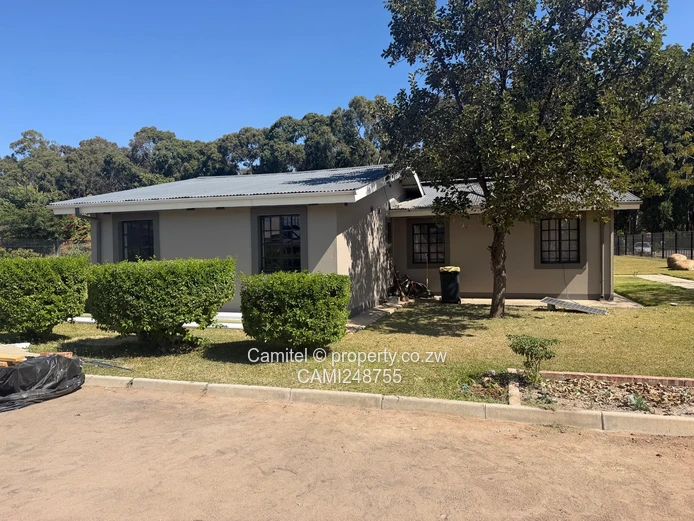 3cluster units on one property measuring 2200sqm with deed and borehole 
