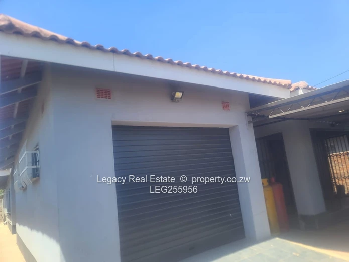 Renovated Budiriro 4BR with Borehole & Garage