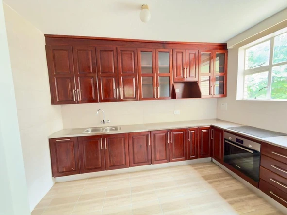 3 Bedroom Flat & Apartment