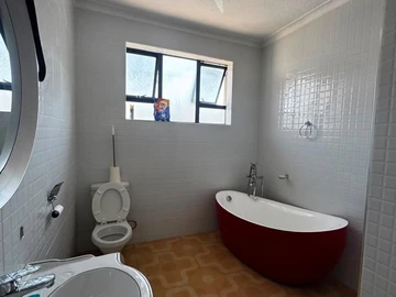 3 Bedroom Flat & Apartment