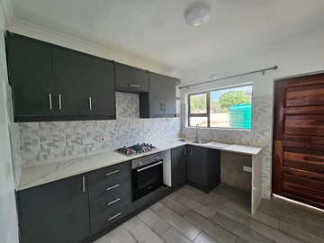 2 Bedroom Flat & Apartment