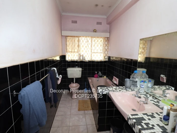 Spacious 4-Bedroom House for Sale in Greendale North