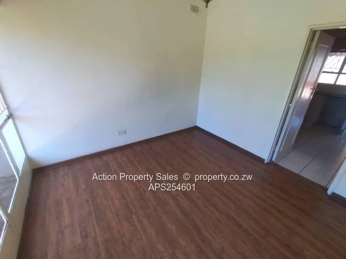 Neat 3 Bed Garden Flat! 