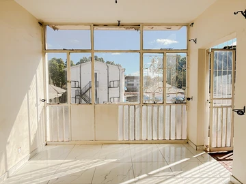 2 Bedroom Flat & Apartment