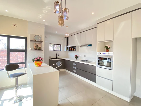 4 Bedroom Flat & Apartment