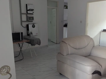 2 Bedroom Flat & Apartment