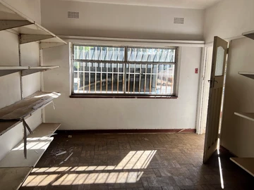 6 Bedroom Flat & Apartment