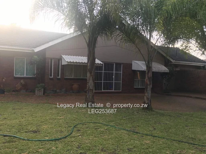 Alexandra Park: 4-Bed Family Home with Pool & Borehole