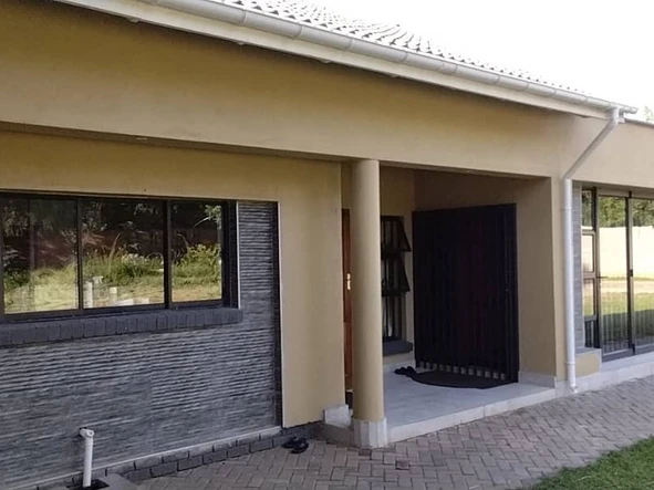 4 Bedroom Flat & Apartment