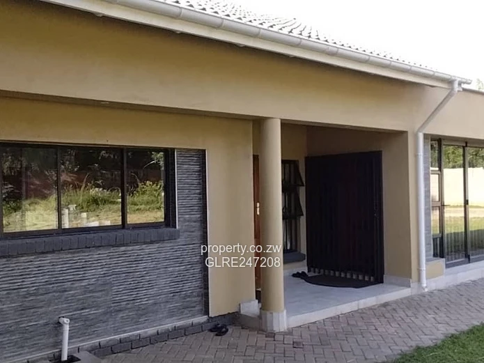 Mount Pleasant 4-Bed, 3-Bath Flat with Borehole