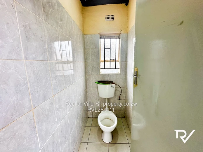 Walled & Gated 5-Bed Home in Warren Park – Borehole