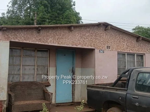 Kambuzuma section 4 house to sale