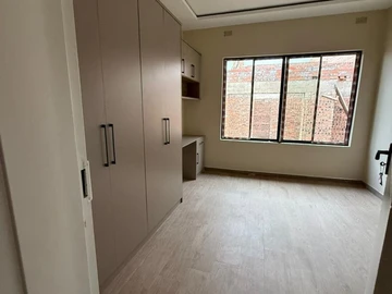 4 Bedroom Flat & Apartment