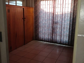 2 Bedroom Flat & Apartment