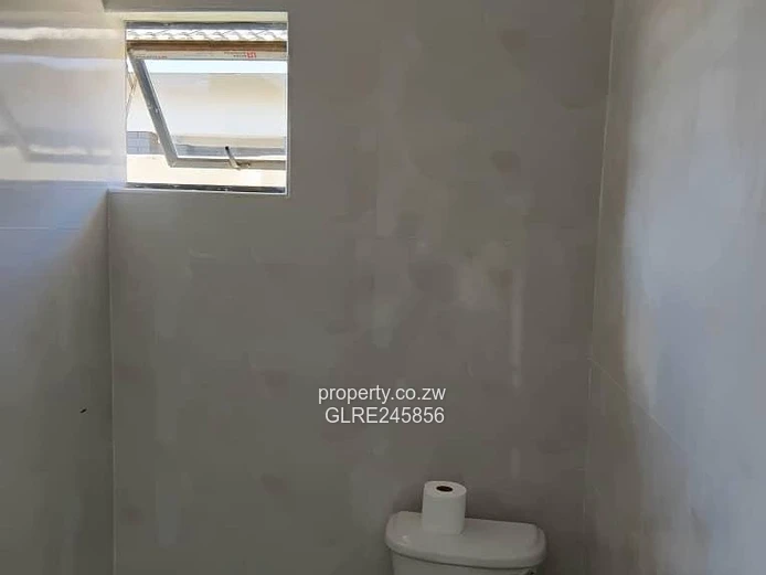 Spacious 4-Bed Home with Borehole & Driveway in Madokero