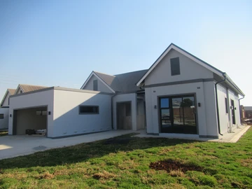 4 Bedroom Flat & Apartment