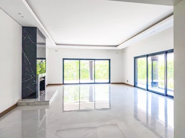 6 Bedroom House