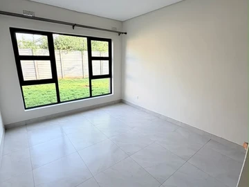 2 Bedroom Flat & Apartment