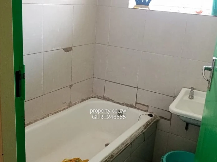 Spacious 3-Bed Solar Home with En Suite in Msasa Park