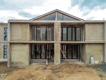 4 Bedroom Flat & Apartment