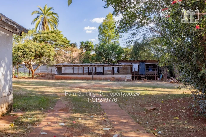 5Bedroom House on An Acre, Corner Property