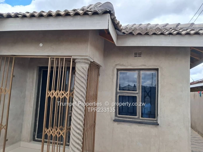 5-Bed Budiriro Home — Secure Gate, Borehole, Paved Yard