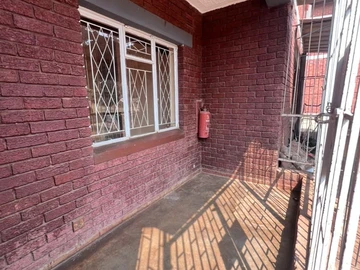 3 Bedroom Flat & Apartment
